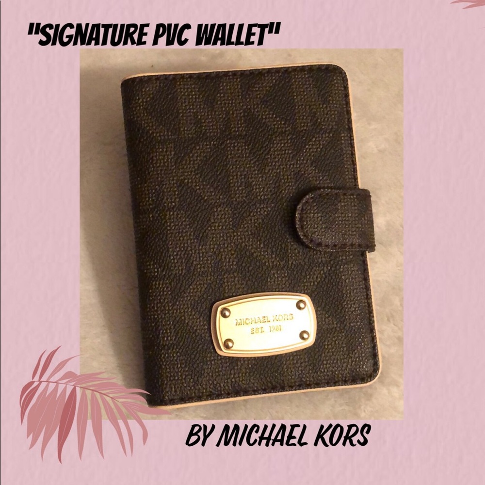 🌸NWOT🌸 Mk Signature Pvc Passport Case/Wallet